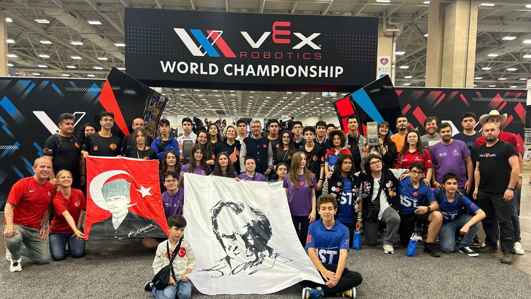 VEX Robotics 2024 Dünya Şampiyonasında 2 Türk Takımına Ödül
