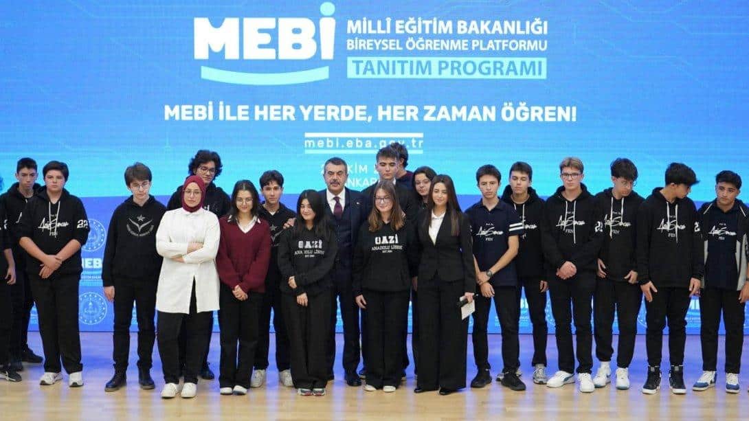 Millî Eğitim Bakanı Yusuf Tekin, Gazi Anadolu Lisesinde düzenlenen Bireysel Öğrenme Platformu (MEBİ) Tanıtım Programı'na katıldı. 